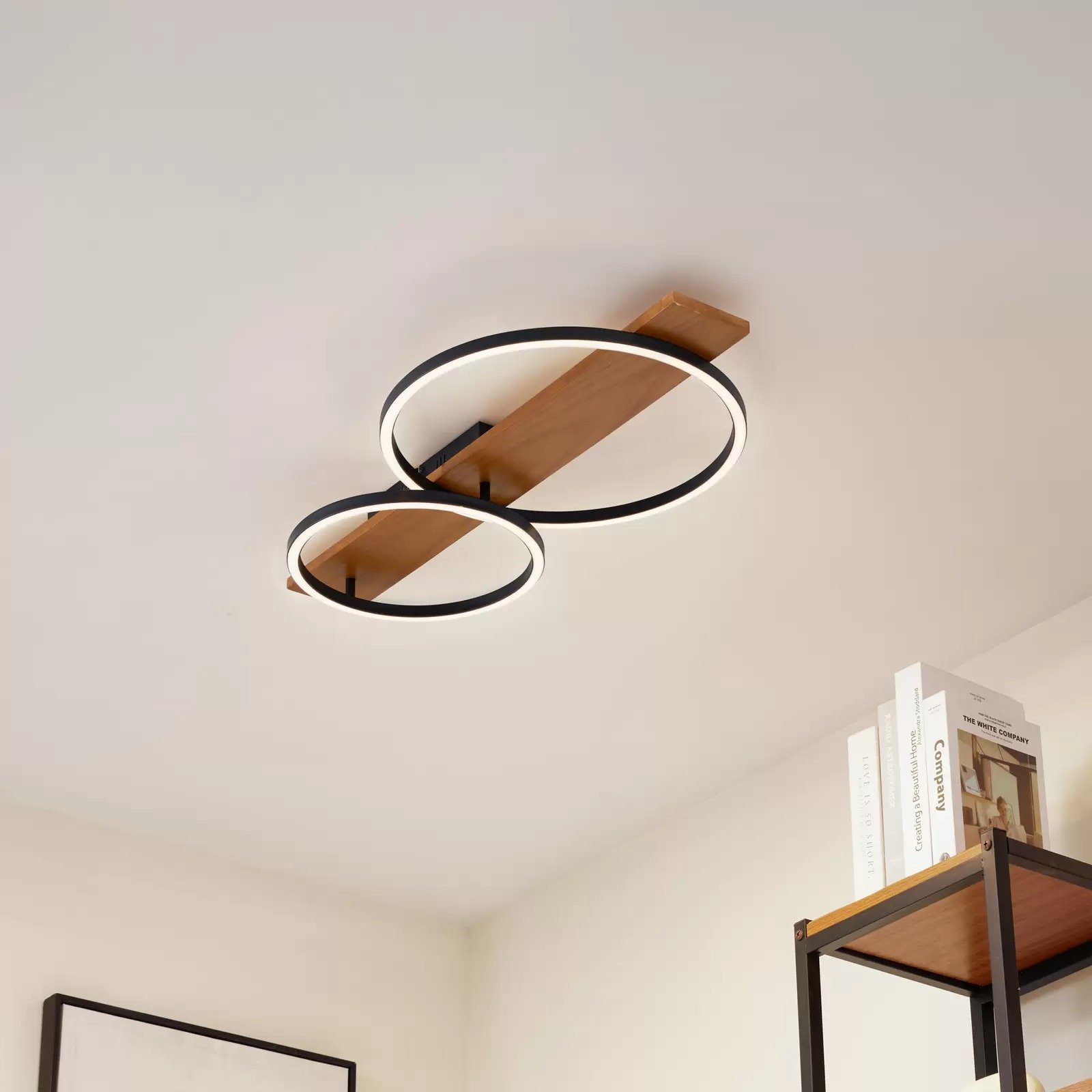 Lindby Plafonnier LED Galad, noir, bois, à 2 lampes, 75 cm