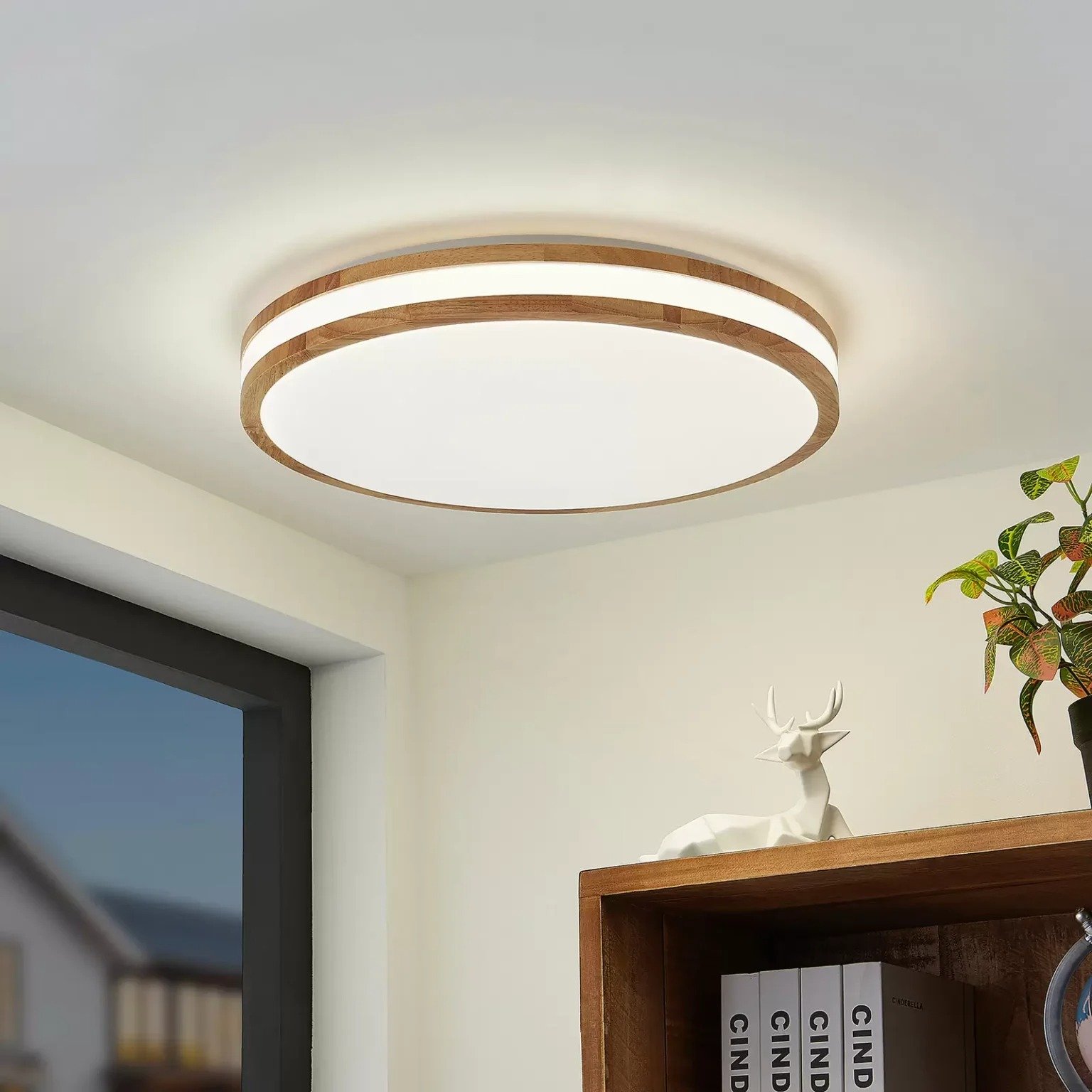 Lindby Plafonnier LED Emiva, 50cm, CCT, télécommande, bois